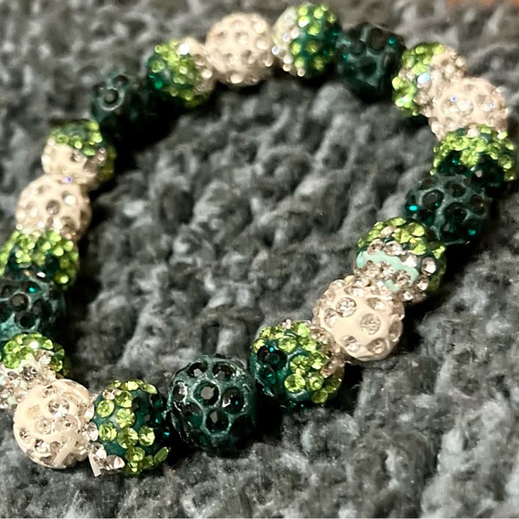 Bracelets - Picture 2 of 8